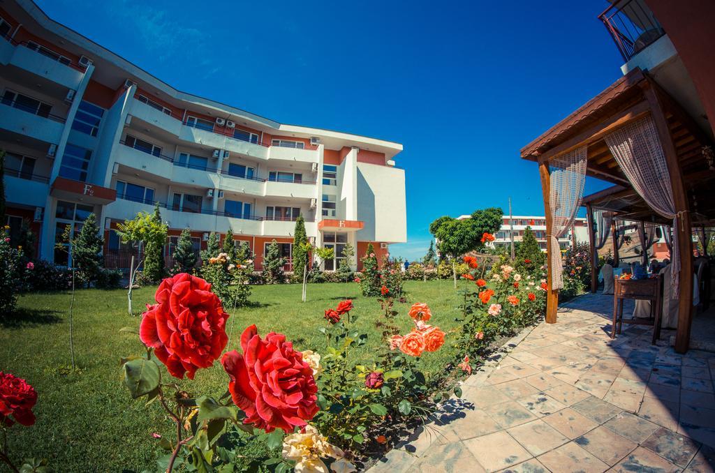 Privillege Fort Noks Beach Apartments Елените Экстерьер фото